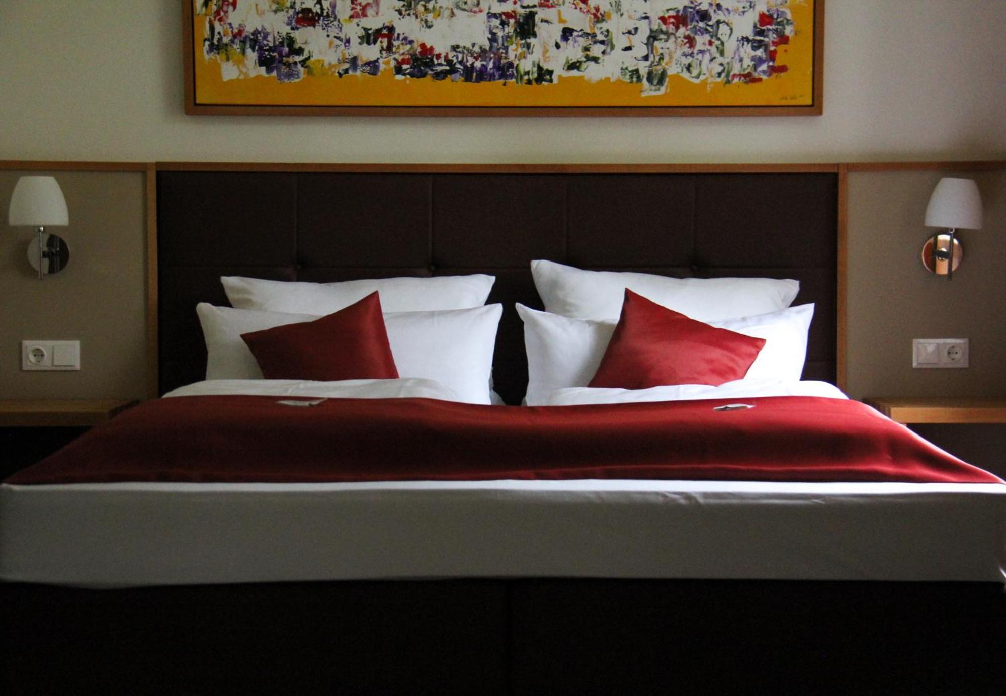 Landhotel-Neunburg Нойнбург-форм-Вальд Экстерьер фото