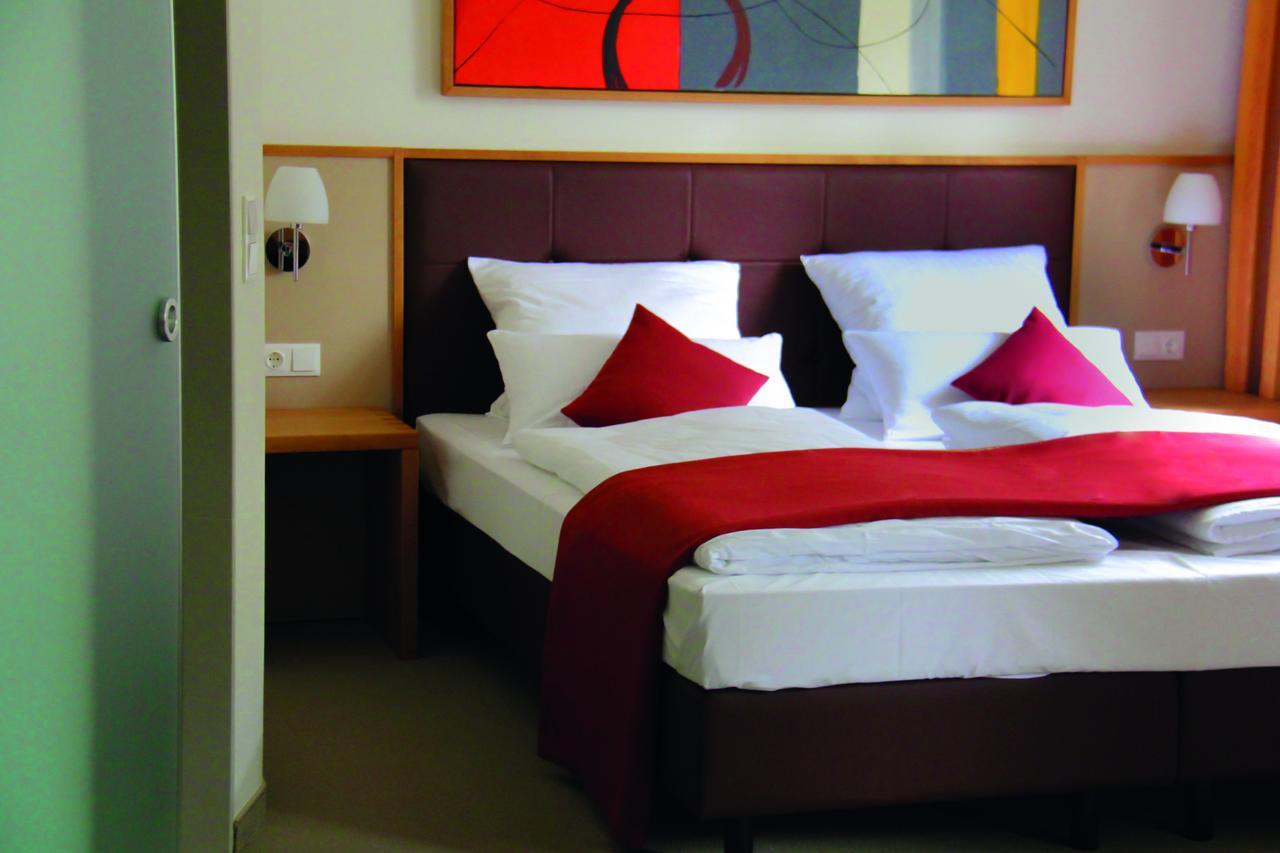 Landhotel-Neunburg Нойнбург-форм-Вальд Экстерьер фото